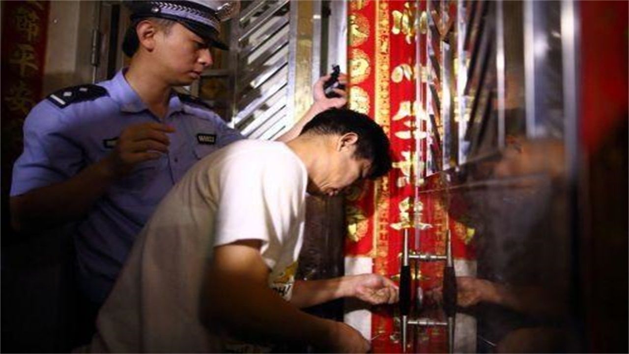 清远请开锁师傅开了锁后，师傅